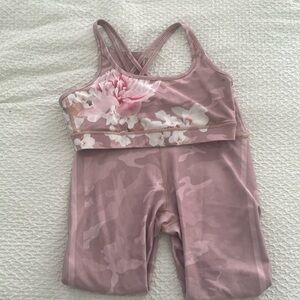 WITH matching pink camo set! size women’s medium.